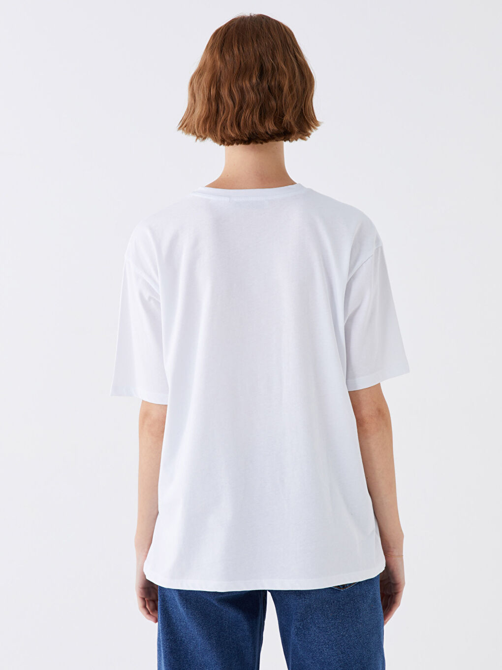 Beyaz Bisiklet Yaka Lilo & Stitch Baskılı Kısa Kollu Oversize Kadın Tişört-4