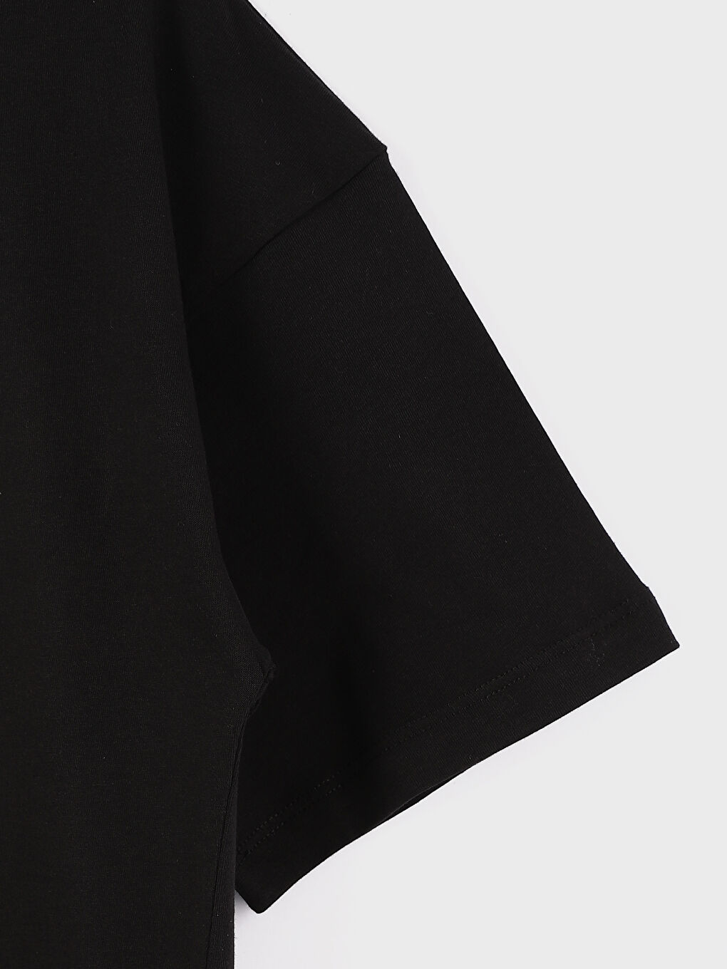 تيشيرت نسائي بأكمام قصيرة وياقة دائرية مطبوع-3