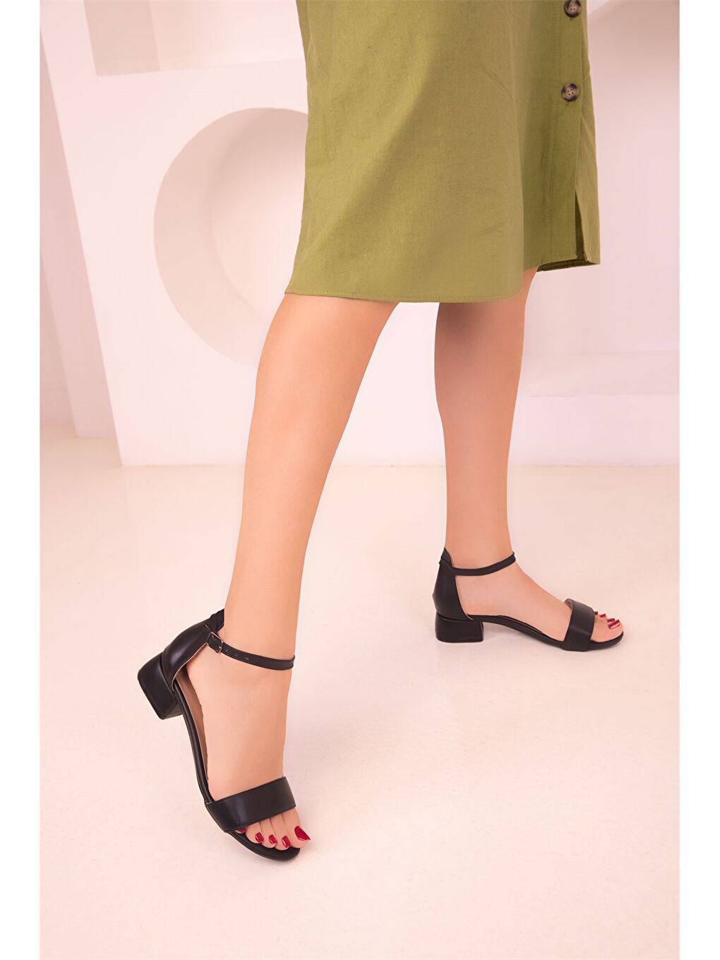 Siyah Deri Görünümlü Kadın Topuklu Ayakkabı-3