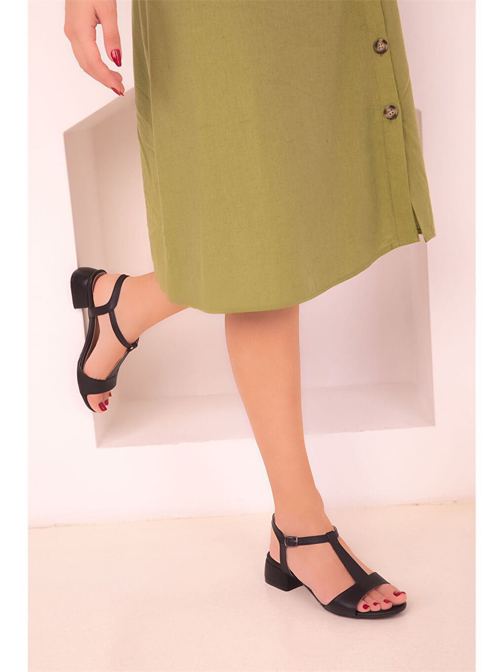 Siyah Deri Görünümlü Kadın Topuklu Ayakkabı-1