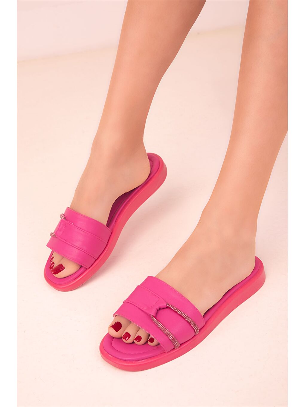 Fuşya Deri Görünümlü Önü Açık Kadın Terlik-2