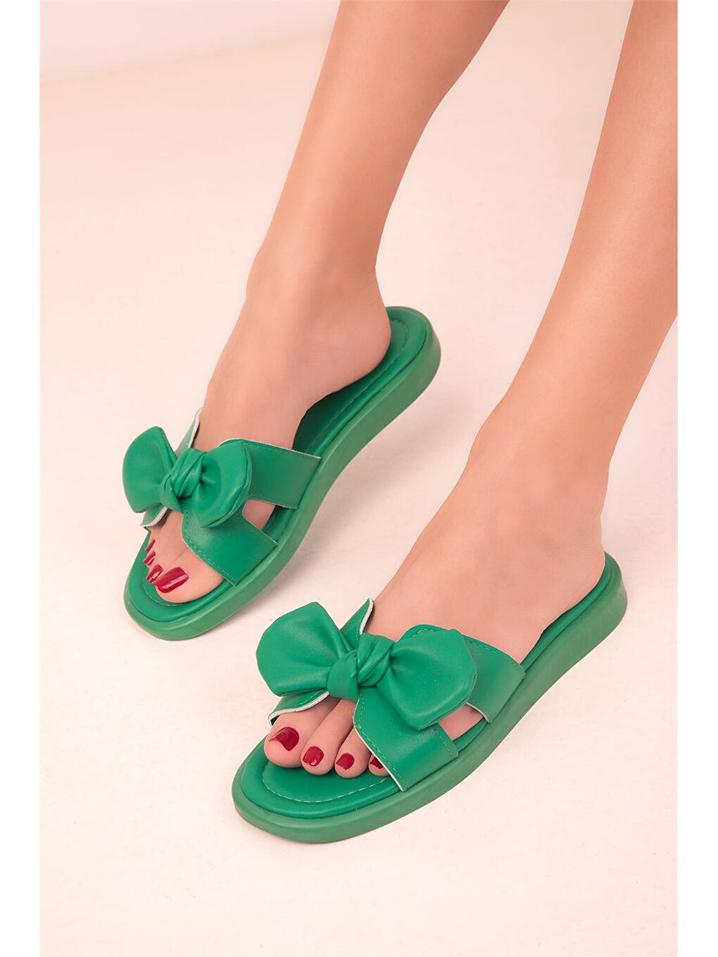 Yeşil Deri Görünümlü Fiyonk Detaylı Kadın Terlik-2
