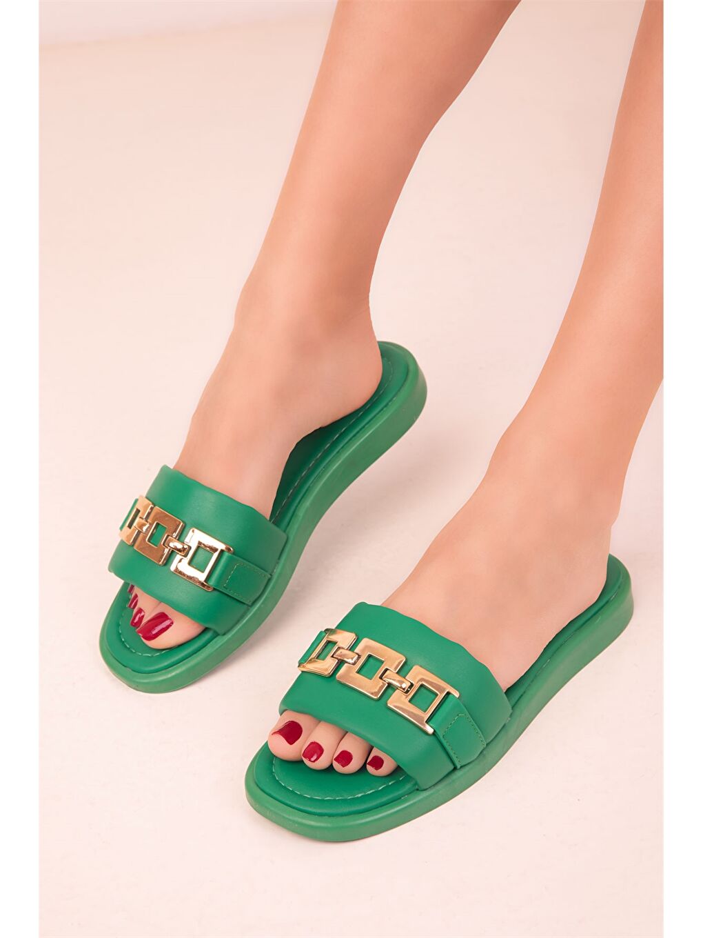 Yeşil Deri Görünümlü Aplike Detaylı Kadın Terlik-3