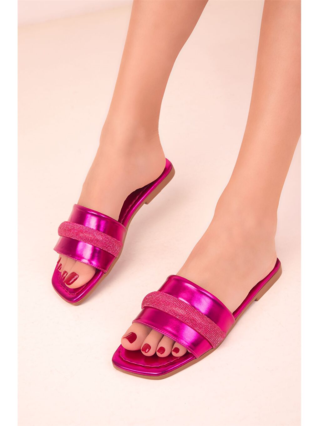 Fuşya Deri Görünümlü Önü Açık Kadın Terlik-2
