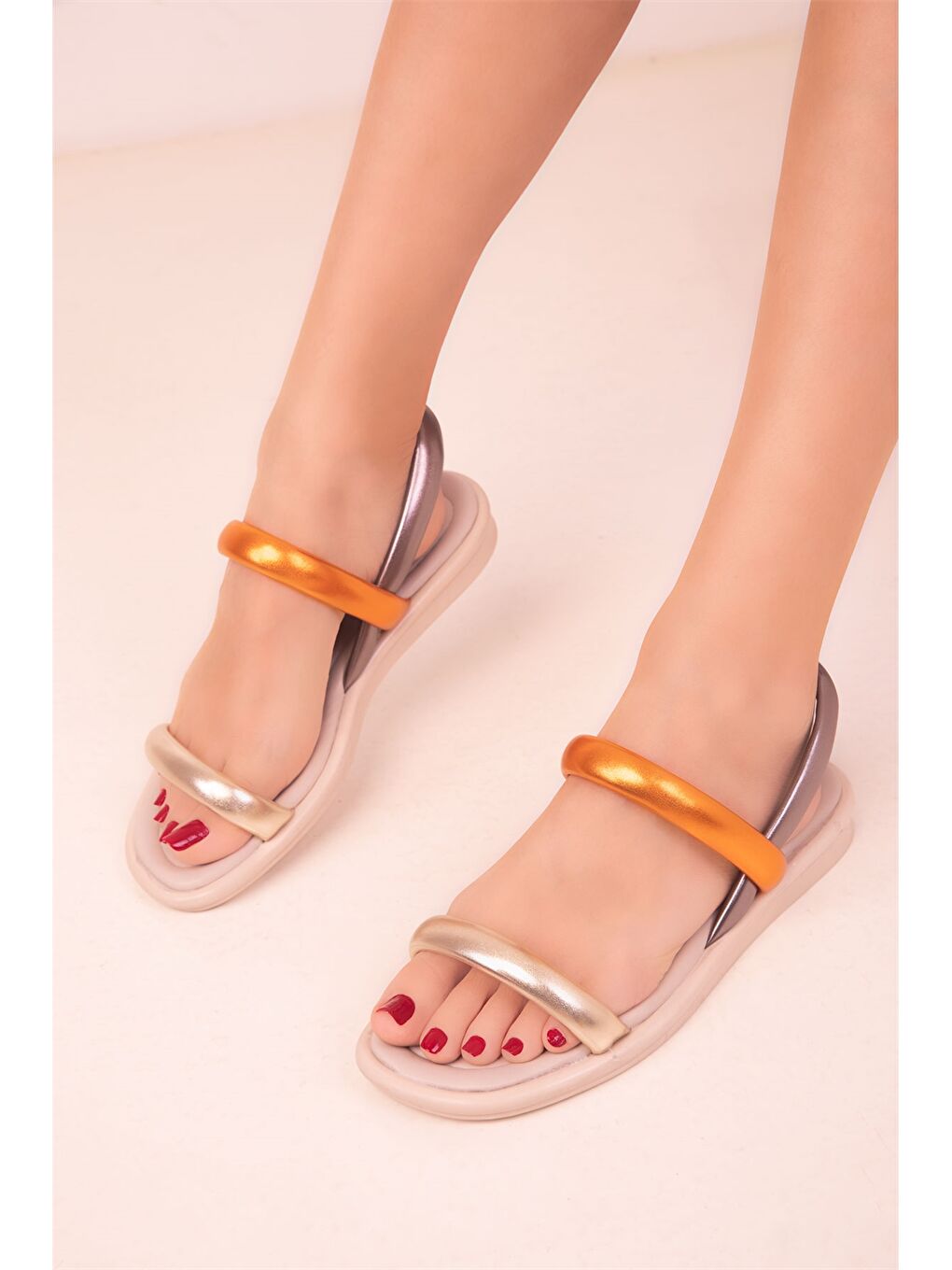 Bej Deri Görünümlü Renk Bloklu Kadın Sandalet-2