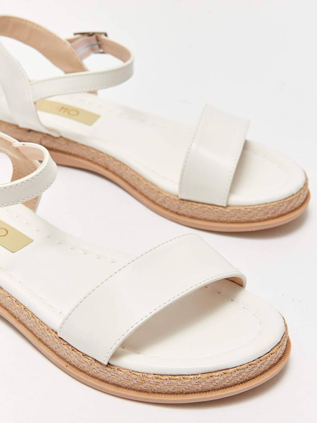 Beyaz İnce Bantlı Toka Detaylı Kadın Sandalet-2