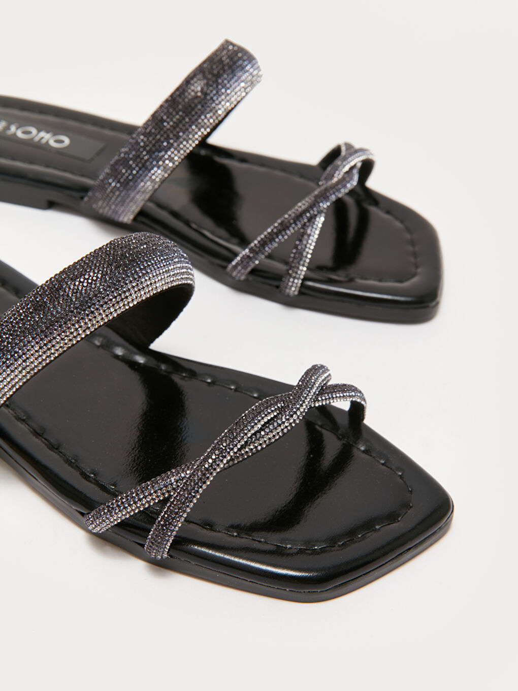 Siyah Taşlı Kadın Terlik-2