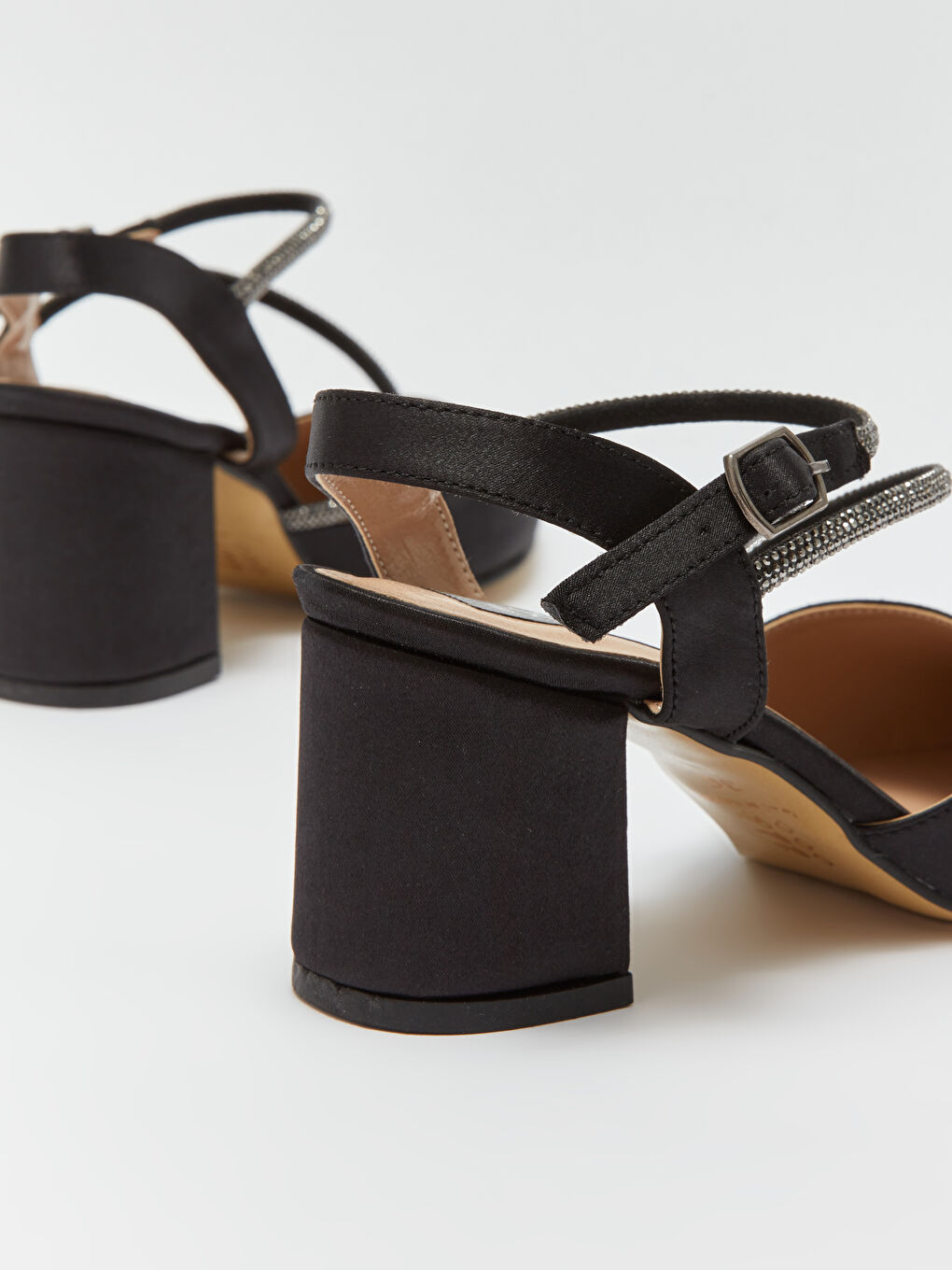 Siyah İnce Çapraz Bantlı Kadın Topuklu Ayakkabı-4