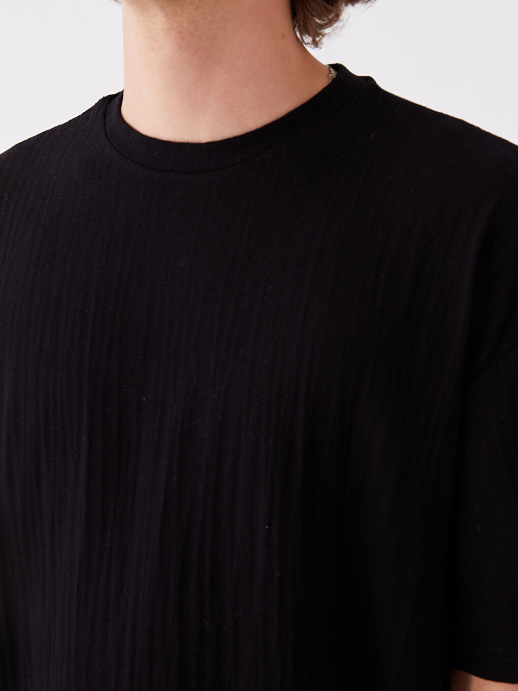 Siyah Bisiklet Yaka Kısa Kollu Erkek Tişört-3