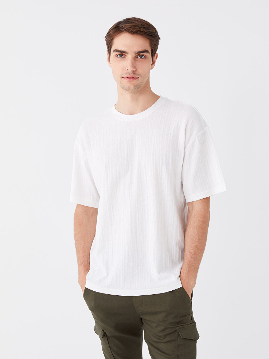 تيشيرت برقبة دائرية وكم قصير للرجال-1