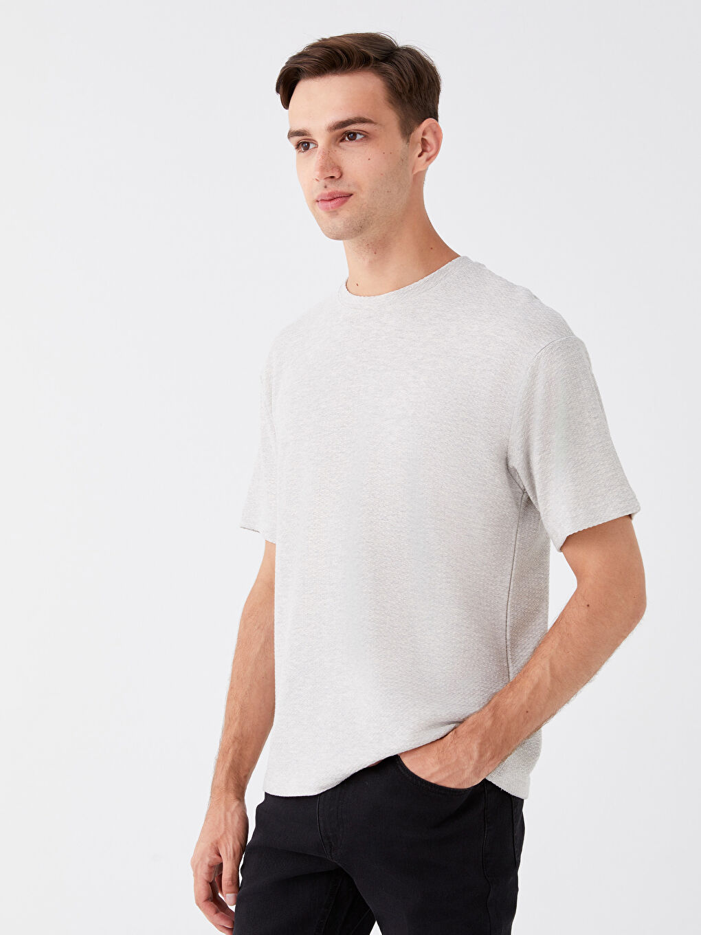 تيشيرت برقبة دائرية وكم قصير للرجال-1