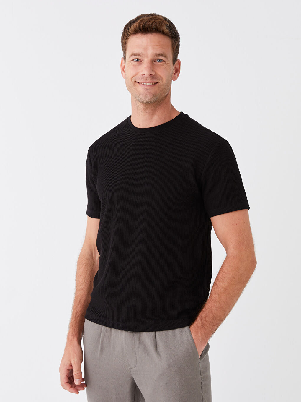 Siyah Bisiklet Yaka Kısa Kollu Erkek Tişört-1