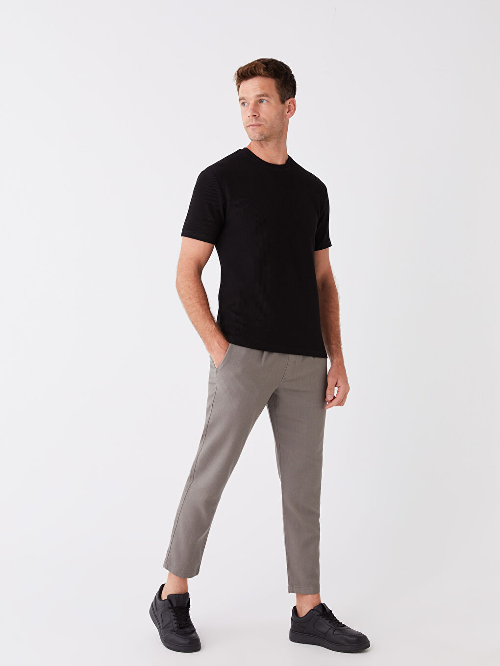 Siyah Bisiklet Yaka Kısa Kollu Erkek Tişört-2