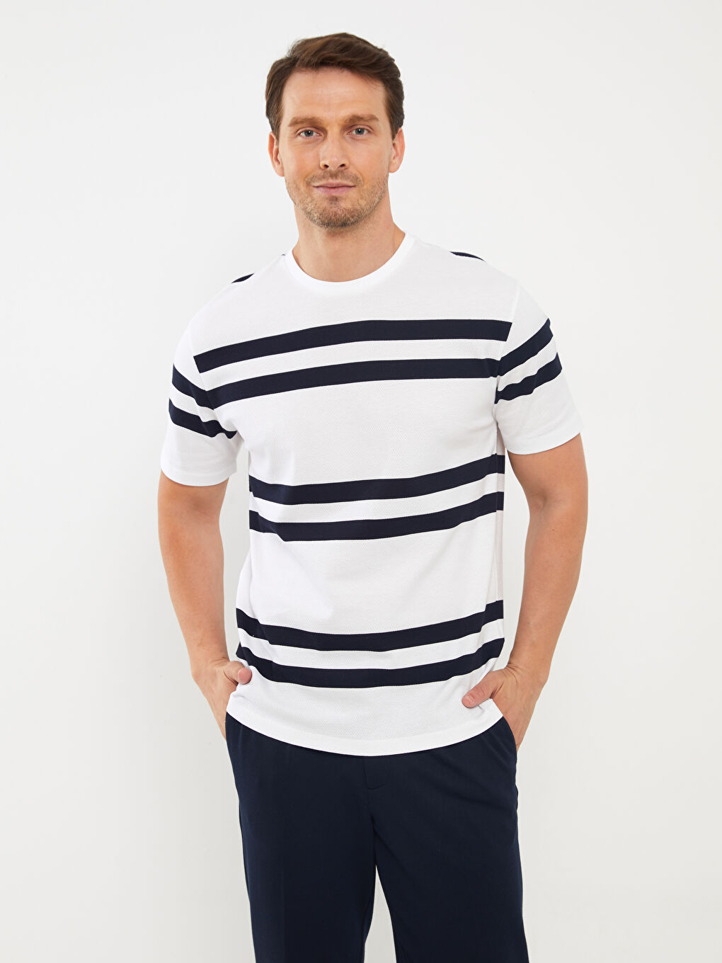 Beyaz Bisiklet Yaka Kısa Kollu Çizgili Erkek Tişört