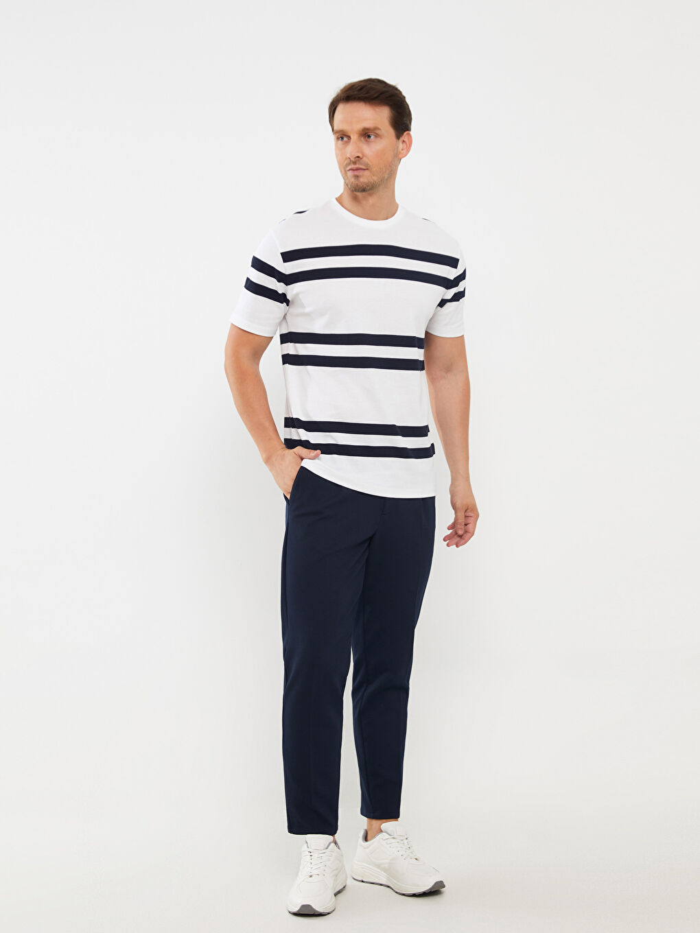 Beyaz Bisiklet Yaka Kısa Kollu Çizgili Erkek Tişört-1