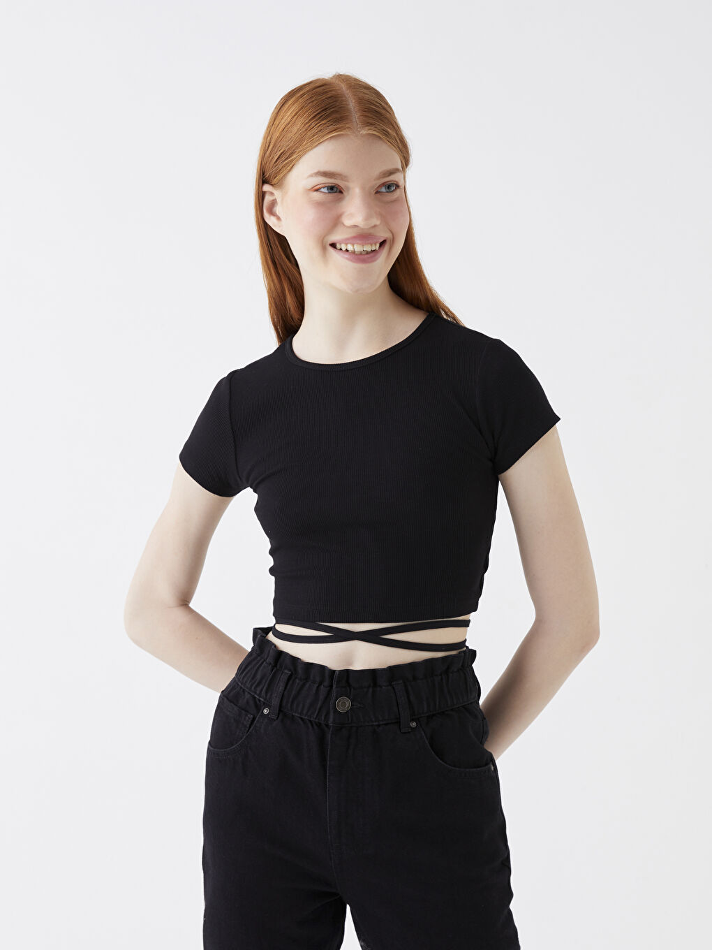 Siyah Bisiklet Yaka Düz Kısa Kollu Kadın Tişört