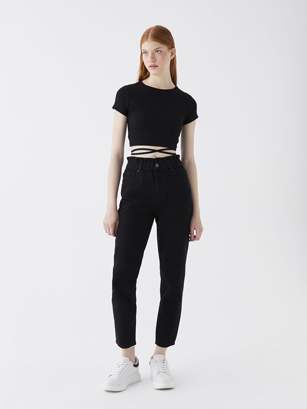 Siyah Bisiklet Yaka Düz Kısa Kollu Kadın Tişört-1