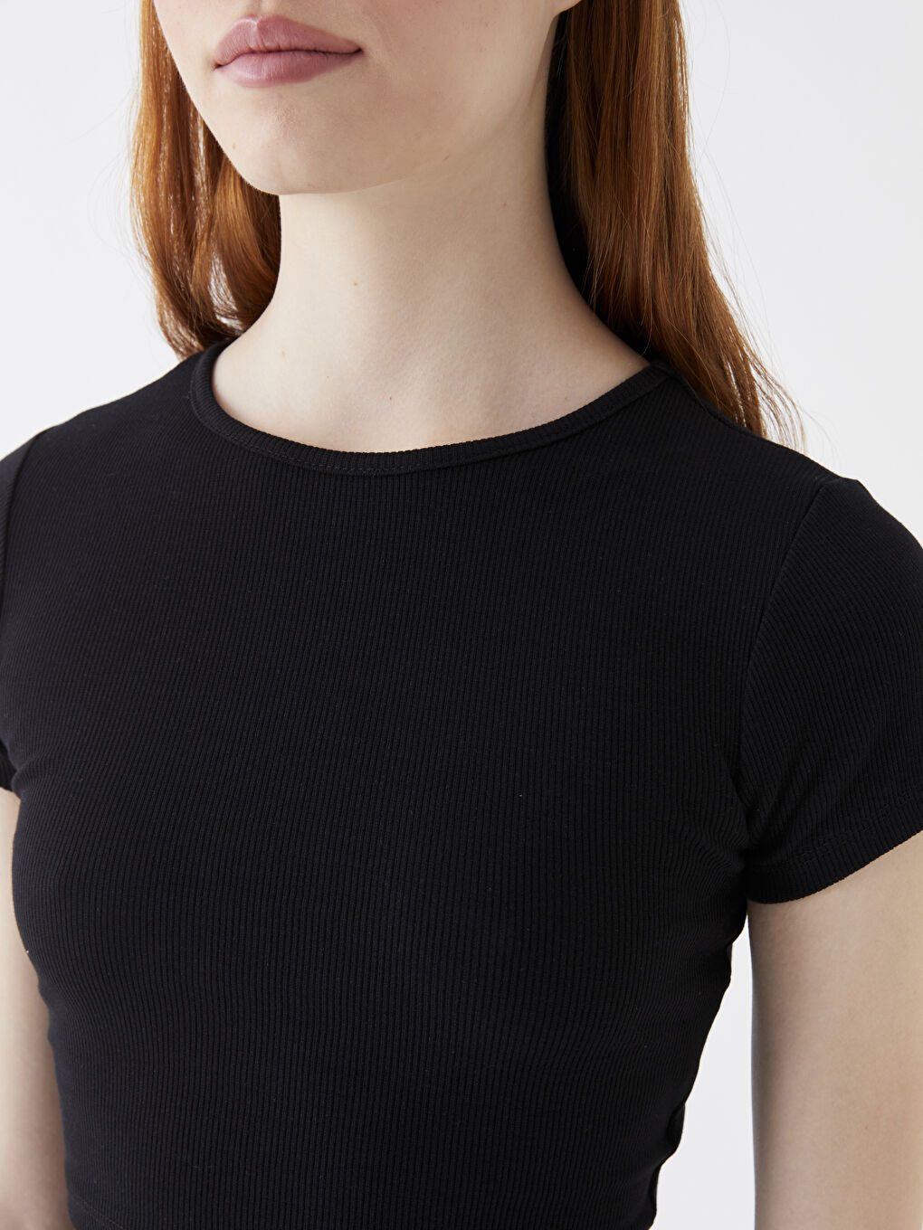 Siyah Bisiklet Yaka Düz Kısa Kollu Kadın Tişört-3