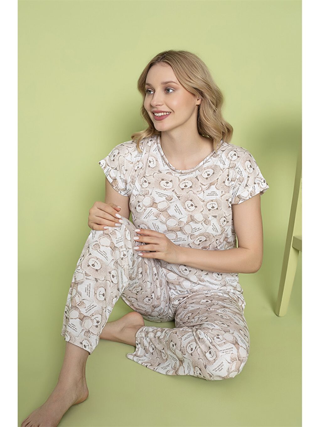 Beyaz Bisiklet Yaka Kadın Pijama Takım