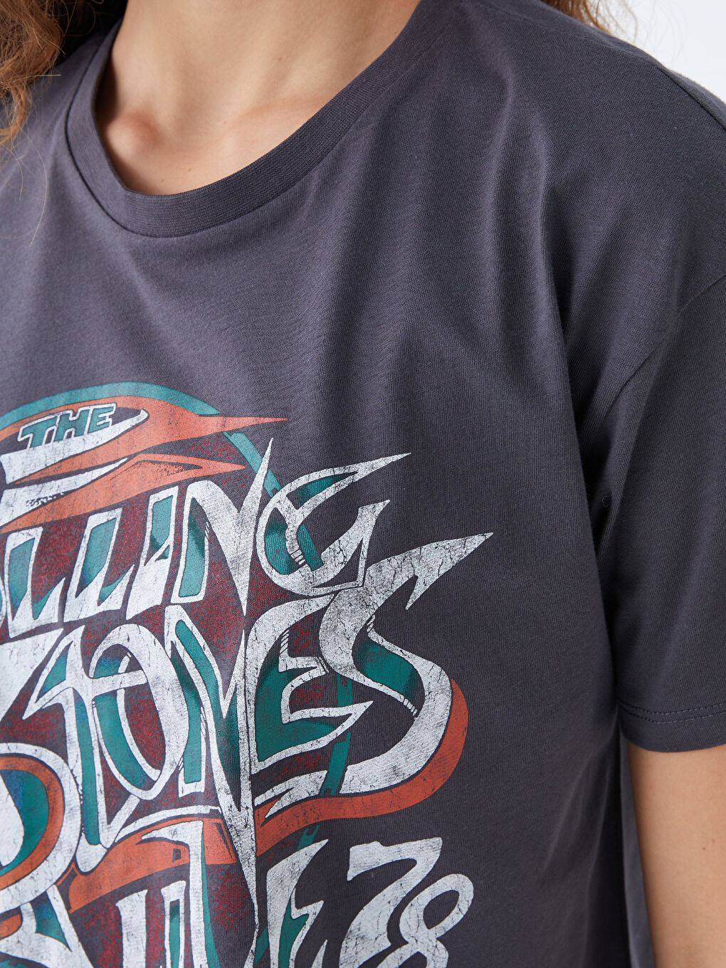 Antrasit Bisiklet Yaka Rolling Stones Baskılı Kadın Tişört-3