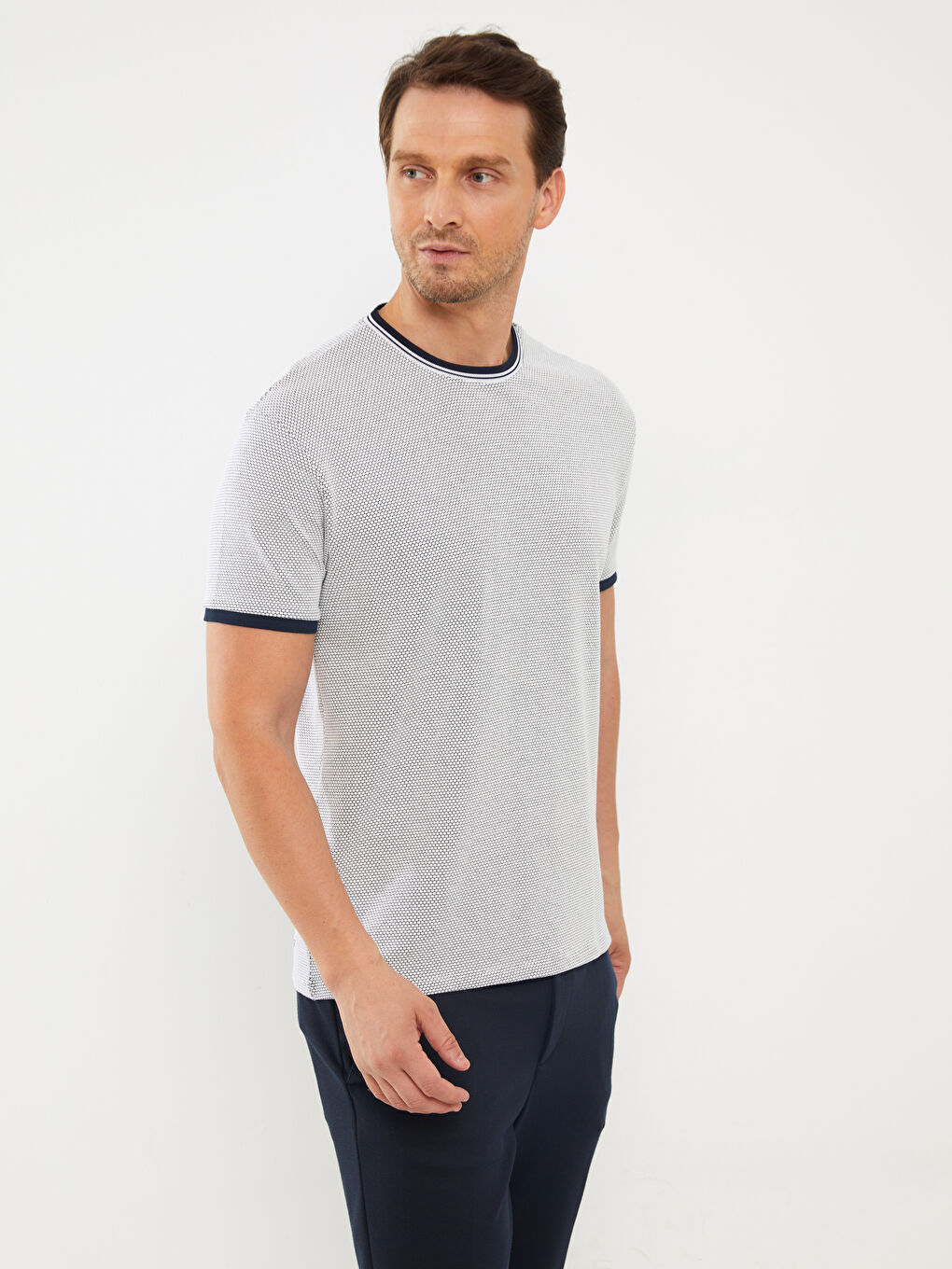 Beyaz Bisiklet Yaka Kısa Kollu Erkek Tişört