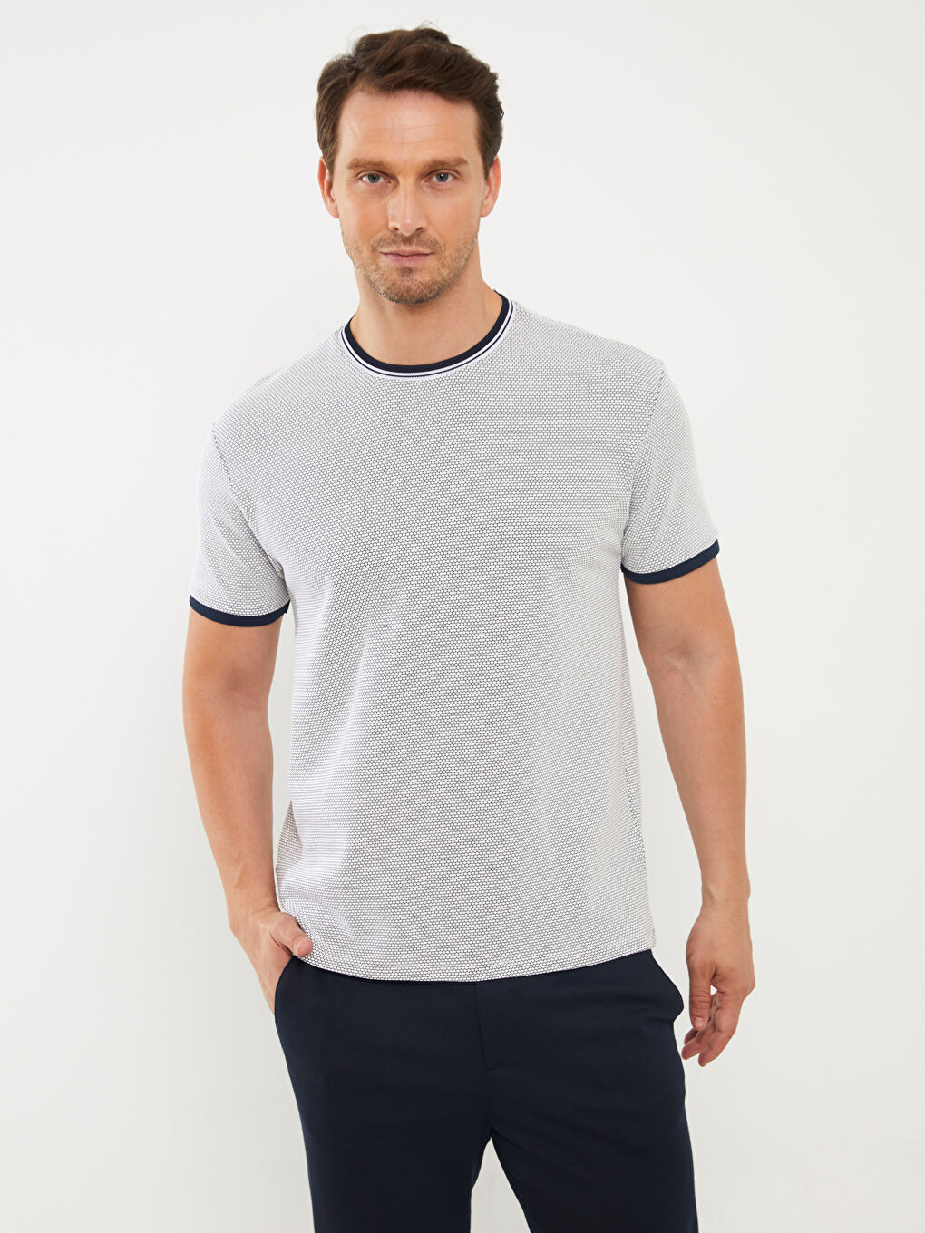 Beyaz Bisiklet Yaka Kısa Kollu Erkek Tişört-2