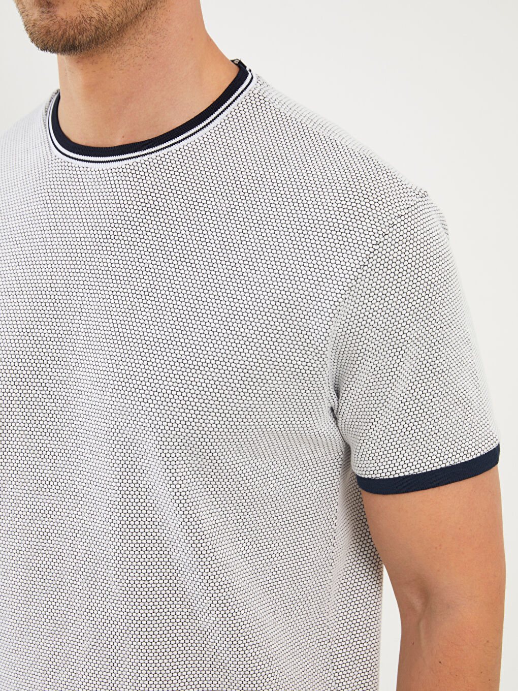 Beyaz Bisiklet Yaka Kısa Kollu Erkek Tişört-3