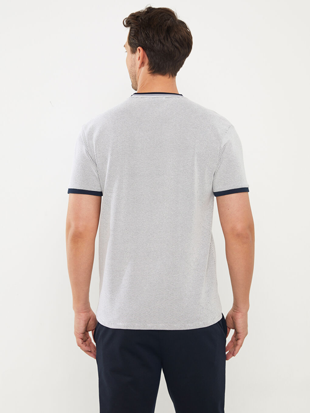 Beyaz Bisiklet Yaka Kısa Kollu Erkek Tişört-4