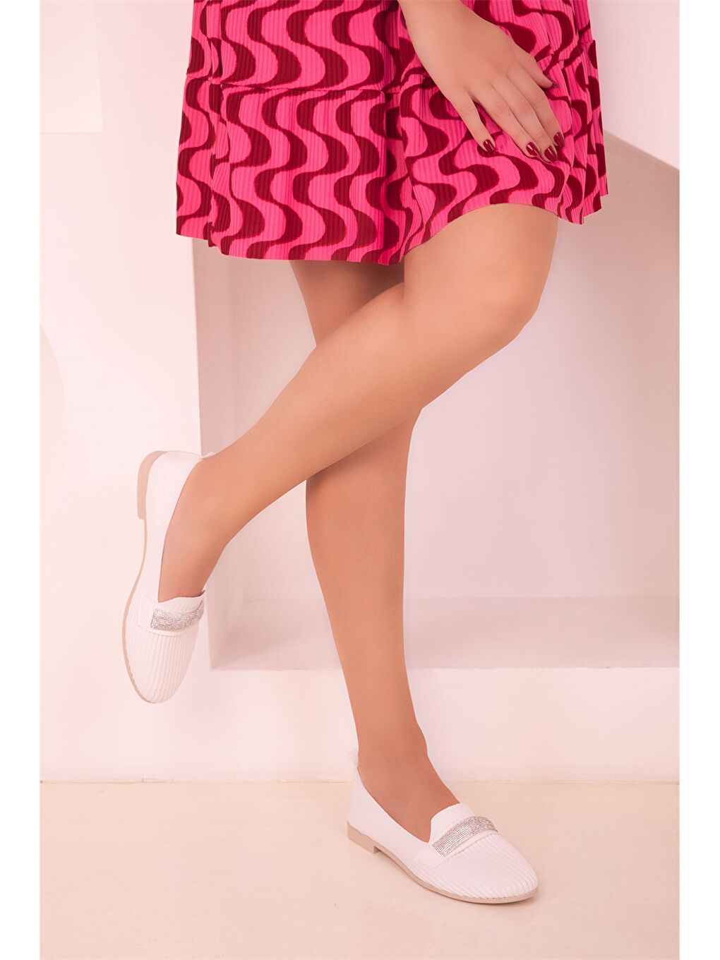 Beyaz Aplike Detaylı Kadın Babet-1