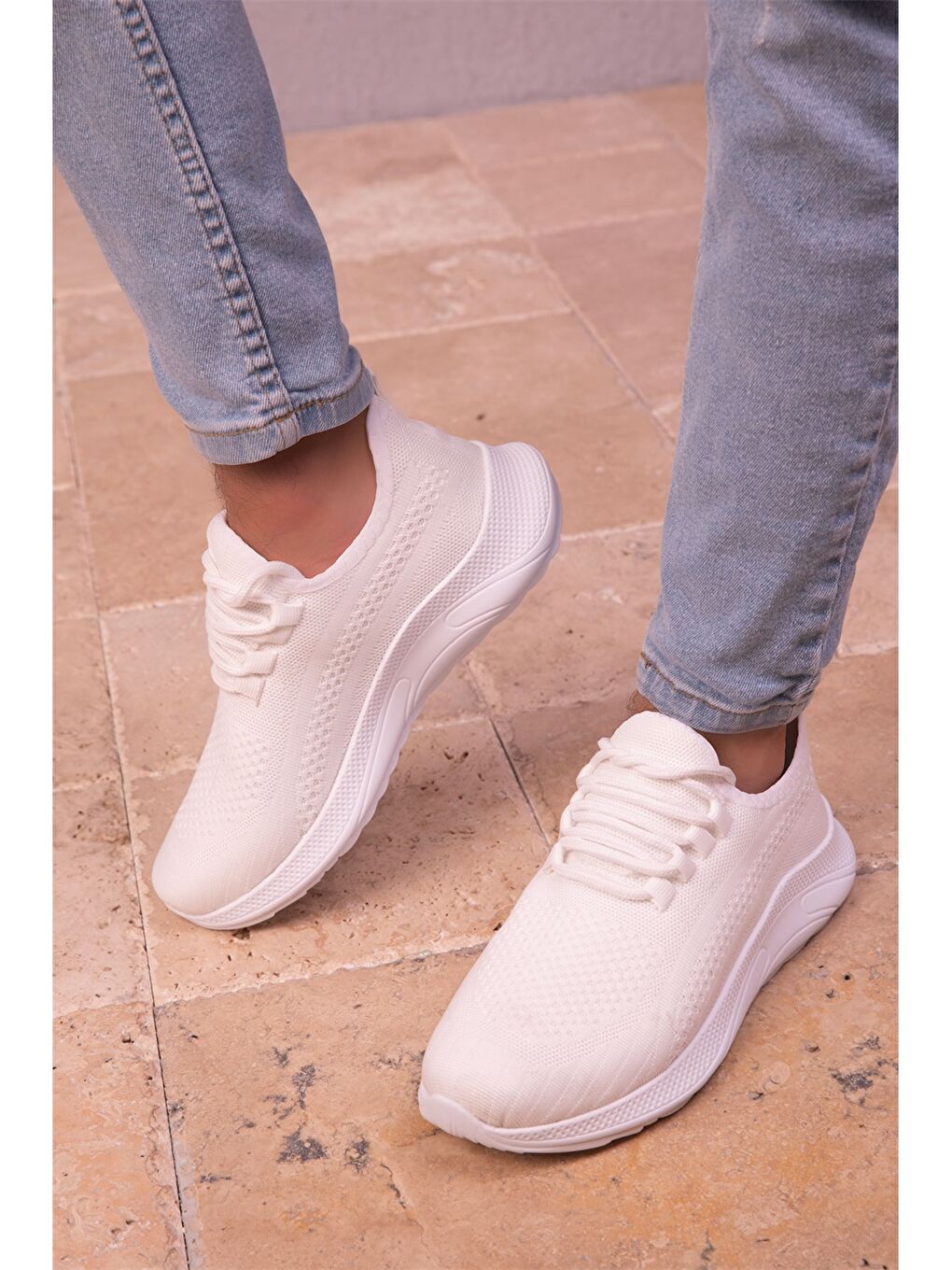 Beyaz Bağcıklı Erkek Spor Ayakkabı