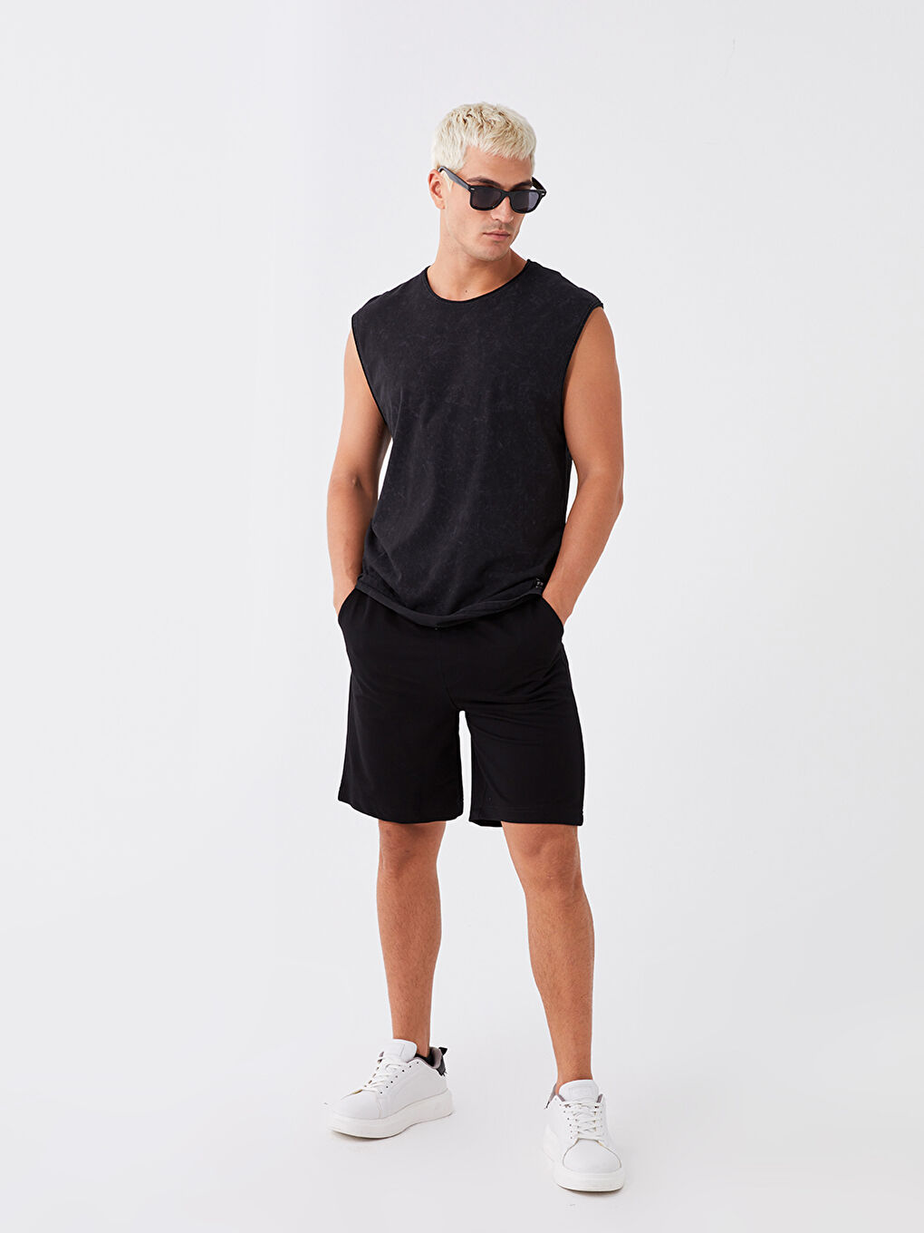 Siyah Standart Kalıp Erkek Bermuda Şort