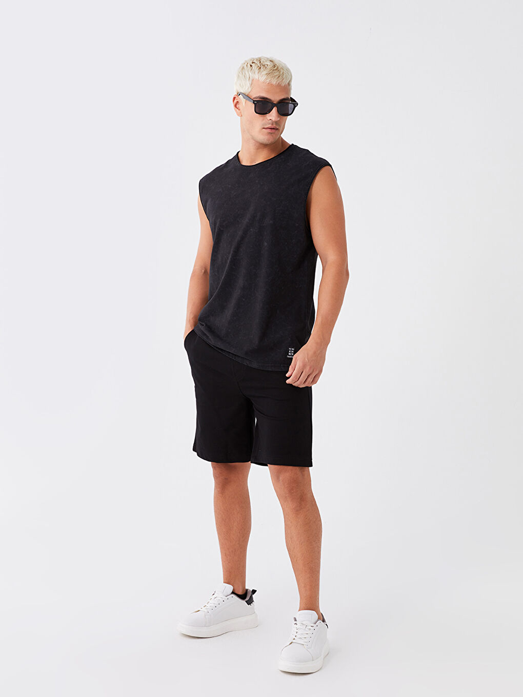 Siyah Standart Kalıp Erkek Bermuda Şort-1