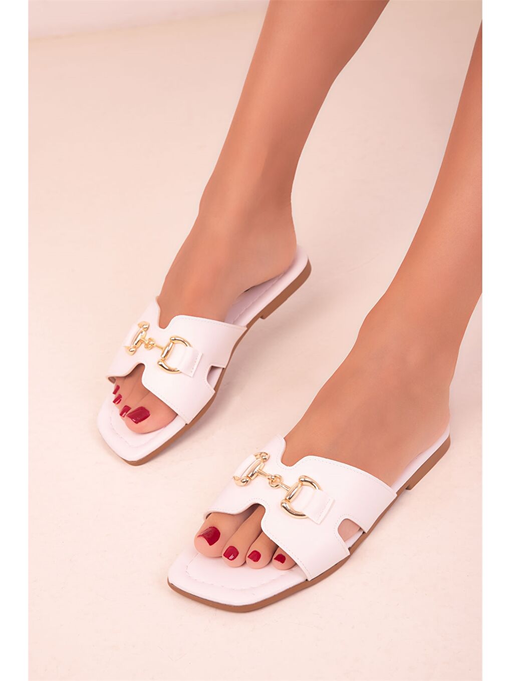 Beyaz Deri Görünümlü Kadın Terlik-3