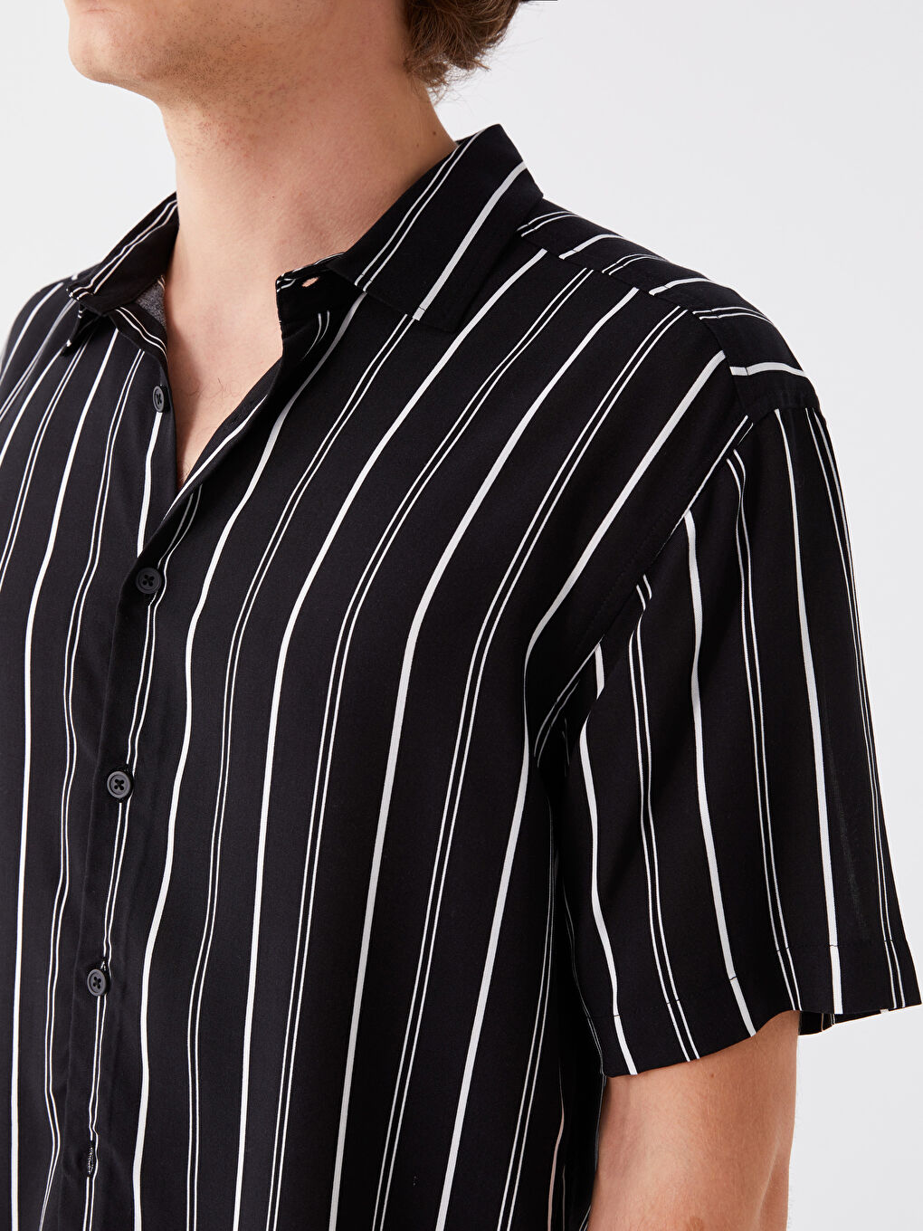 Siyah Regular Fit Kısa Kollu Çizgili Poplin Erkek Gömlek-3