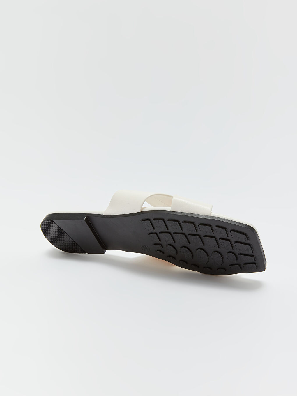 Beyaz Deri Görünümlü Çapraz Bantlı Kadın Terlik-3