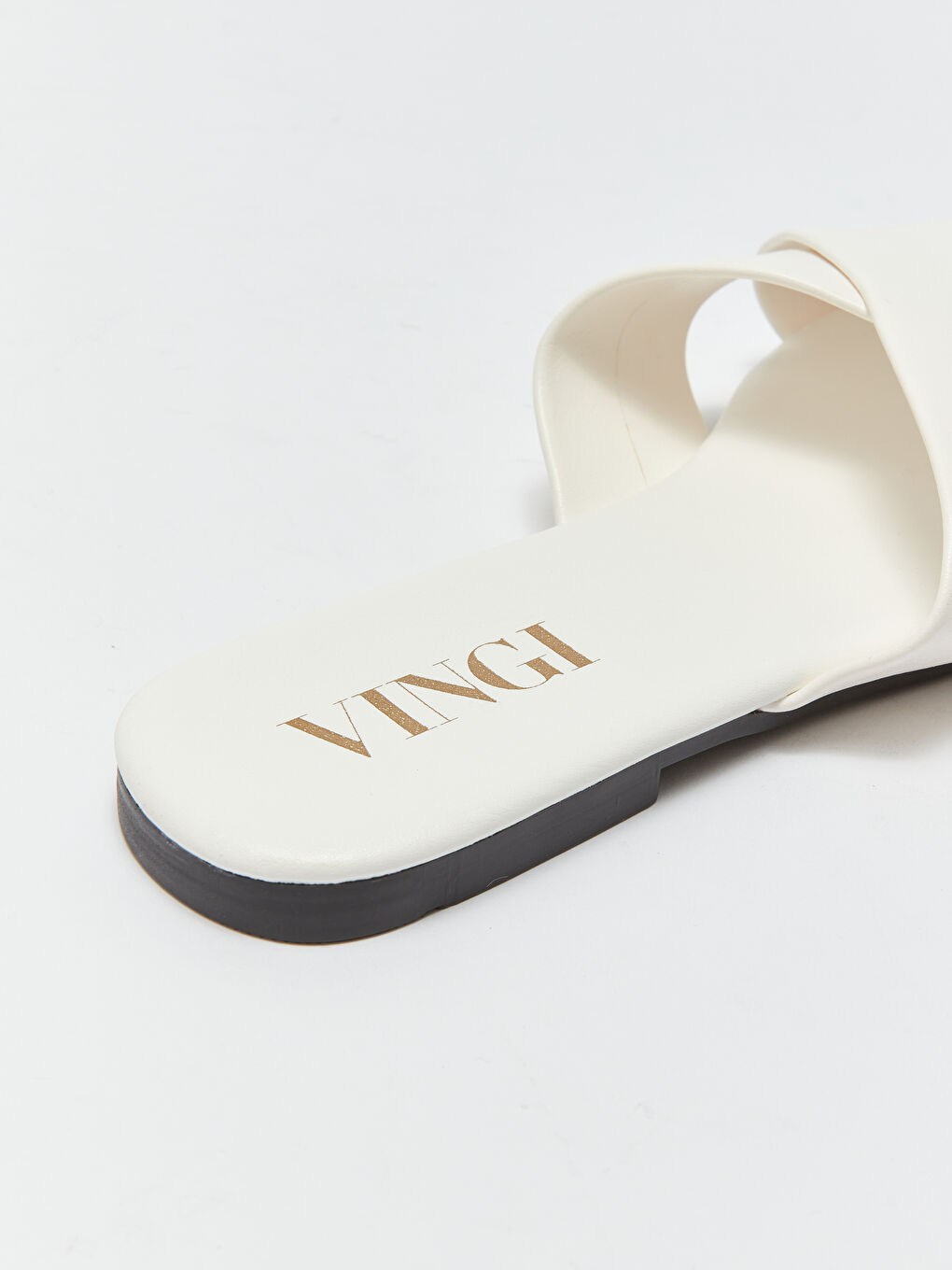 Beyaz Deri Görünümlü Çapraz Bantlı Kadın Terlik-5