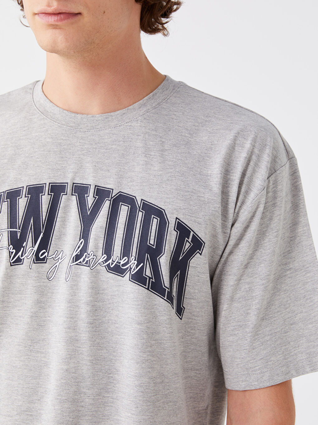 Gri Bisiklet Yaka Kısa Kollu Baskılı Penye Erkek Tişört-3