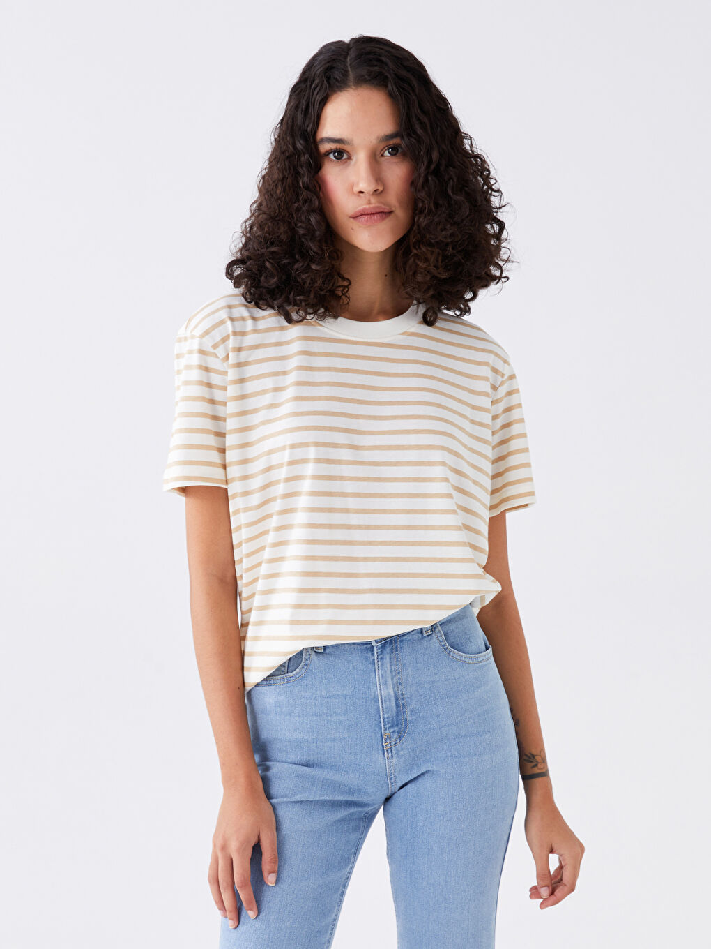 Bej Bisiklet Yaka Çizgili Kısa Kollu Kadın Tişört