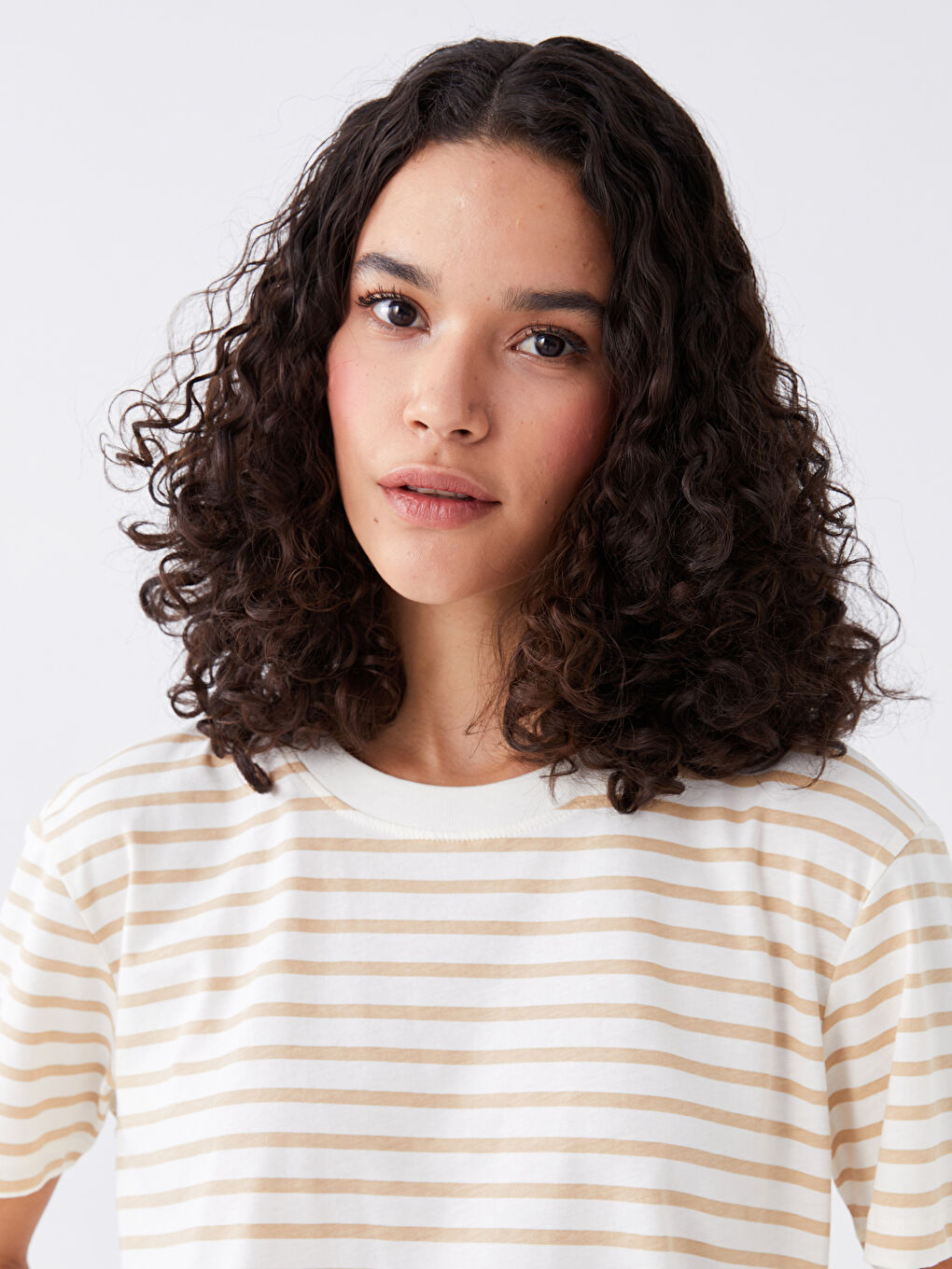 Bej Bisiklet Yaka Çizgili Kısa Kollu Kadın Tişört-1