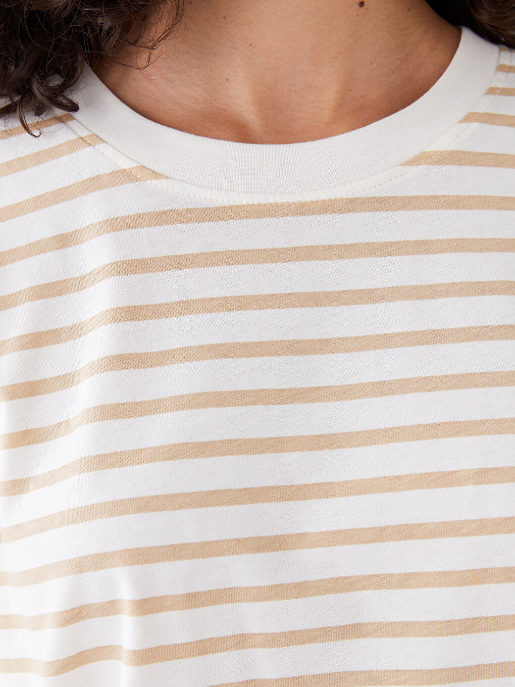 Bej Bisiklet Yaka Çizgili Kısa Kollu Kadın Tişört-3