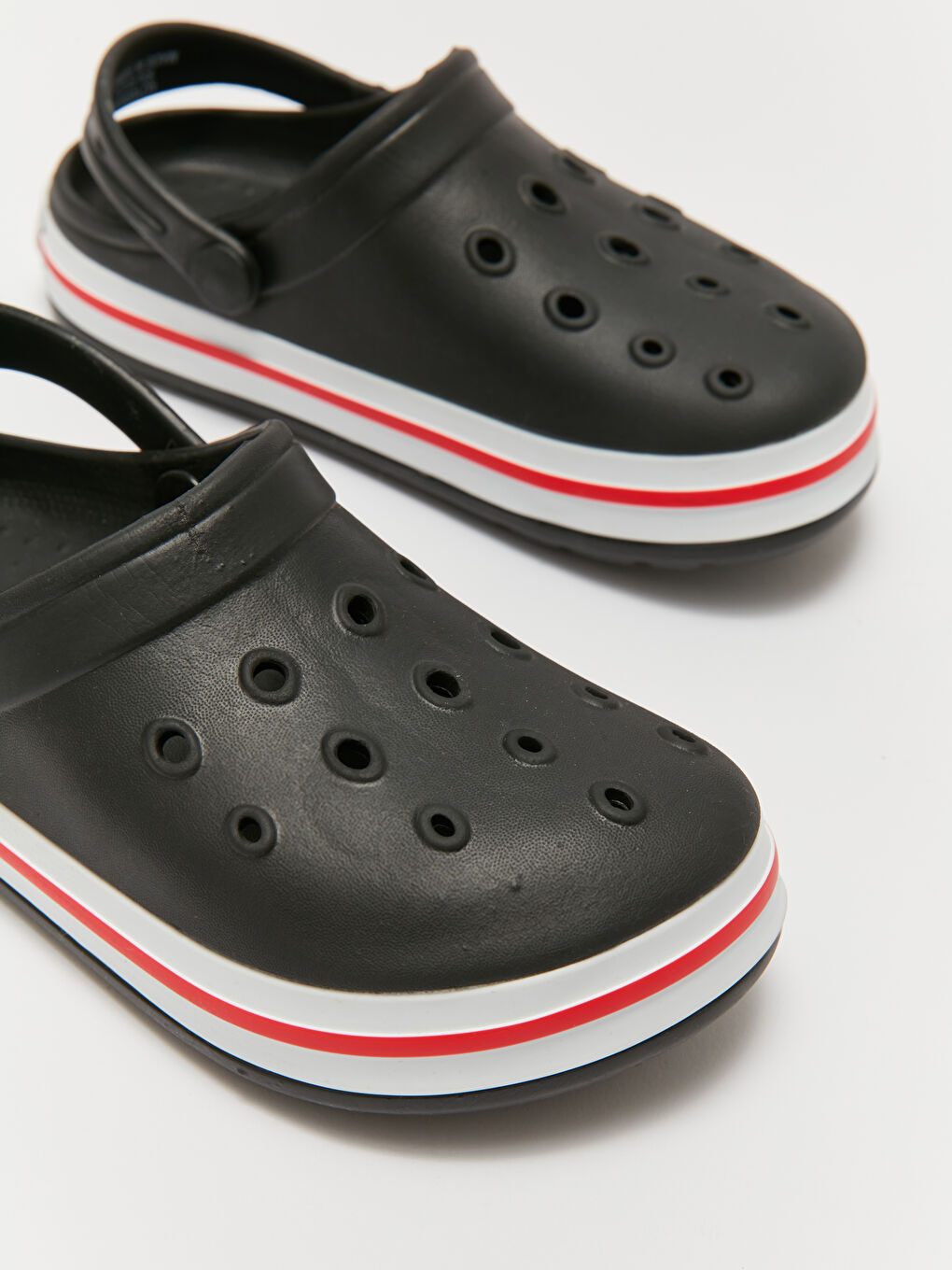 Siyah Delikli Görünümlü Erkek Çocuk Sandalet-2