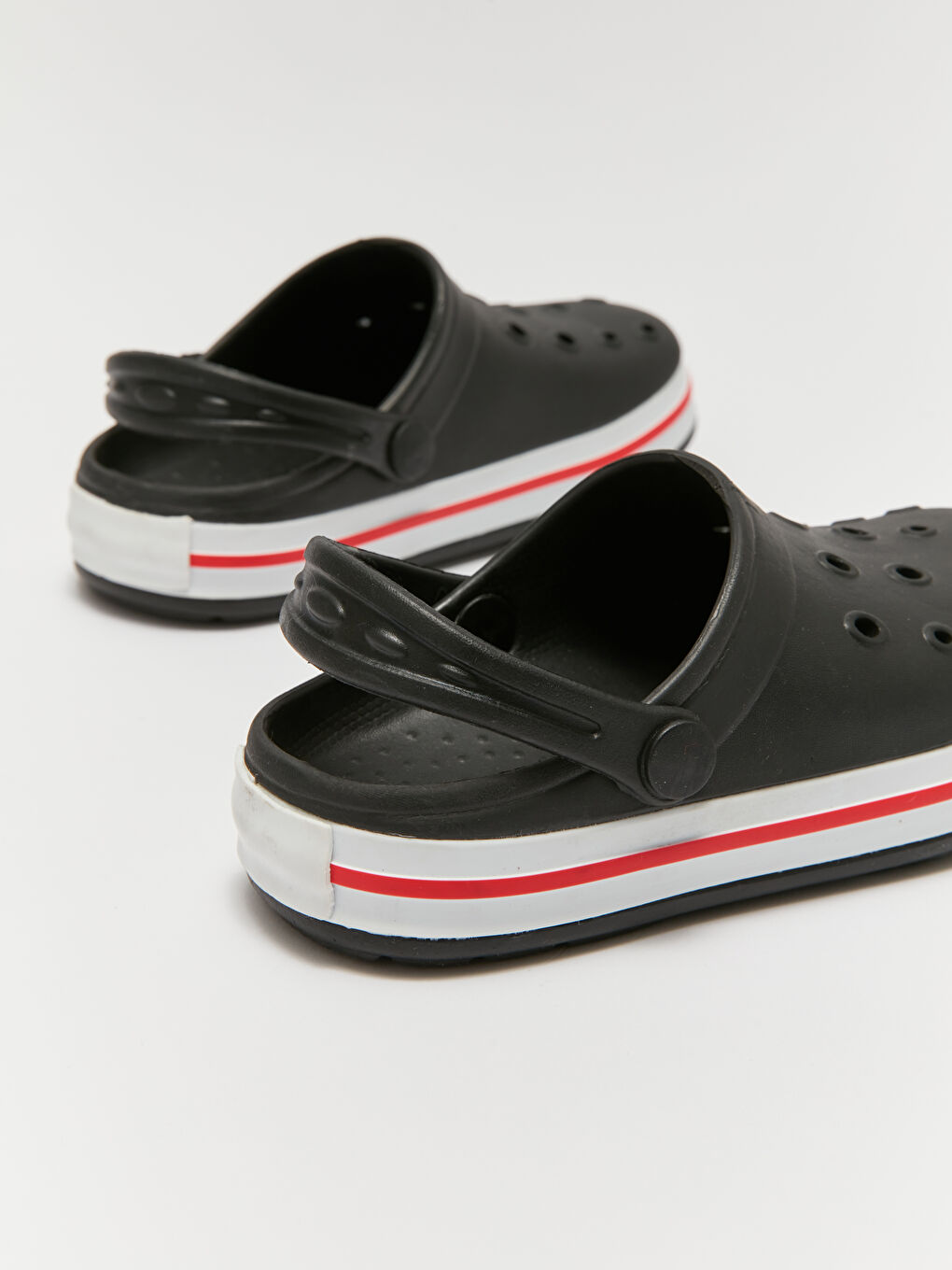 Siyah Delikli Görünümlü Erkek Çocuk Sandalet-4