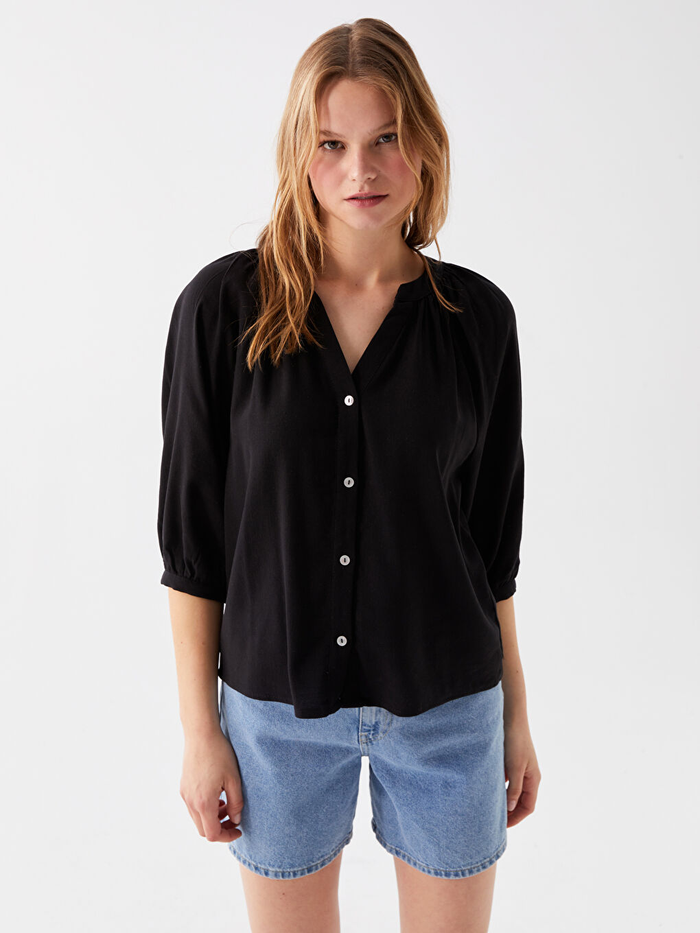 Siyah Kaçık Yaka Düz Keten Karışımlı Kadın Bluz