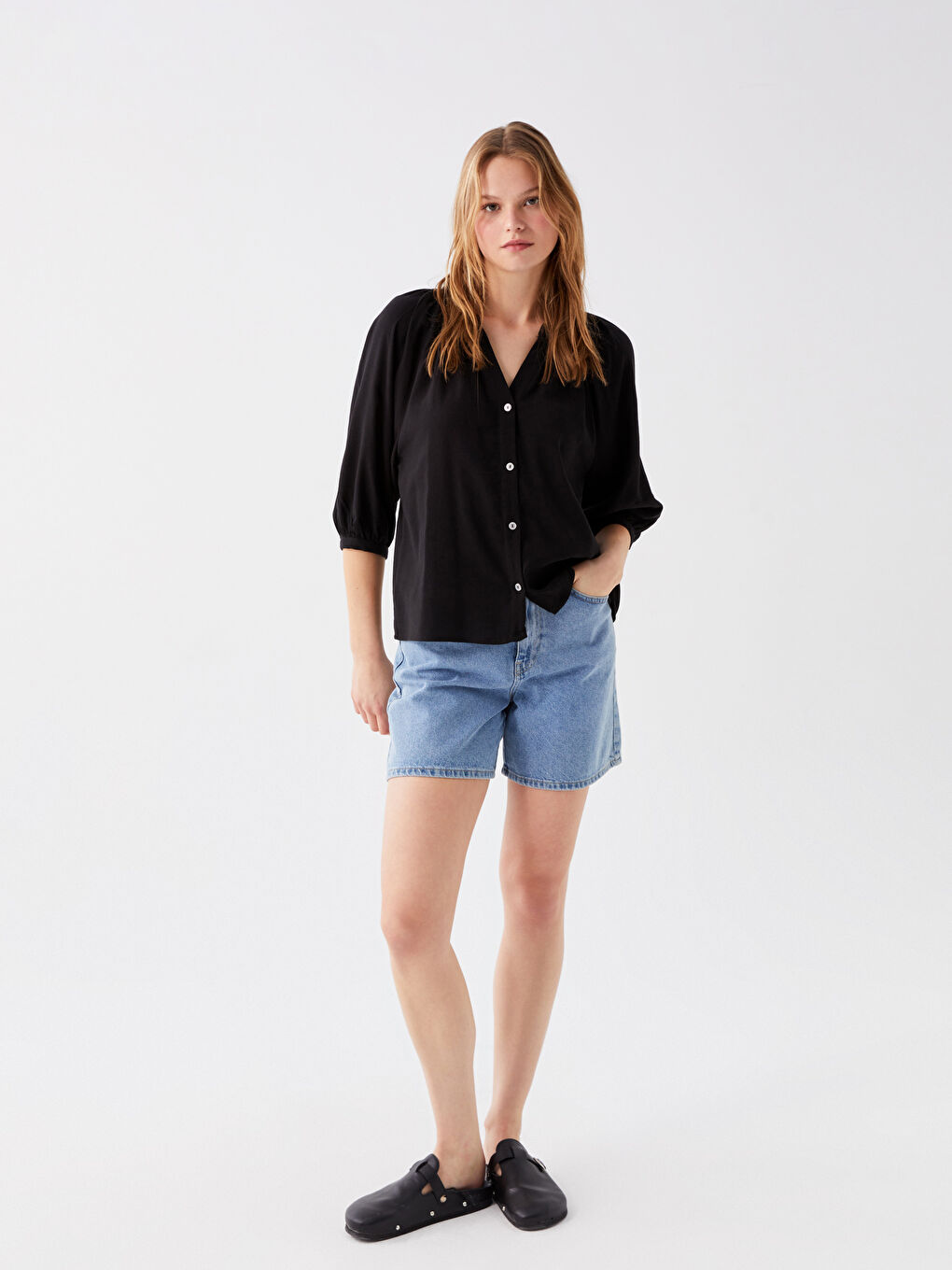 Siyah Kaçık Yaka Düz Keten Karışımlı Kadın Bluz-1