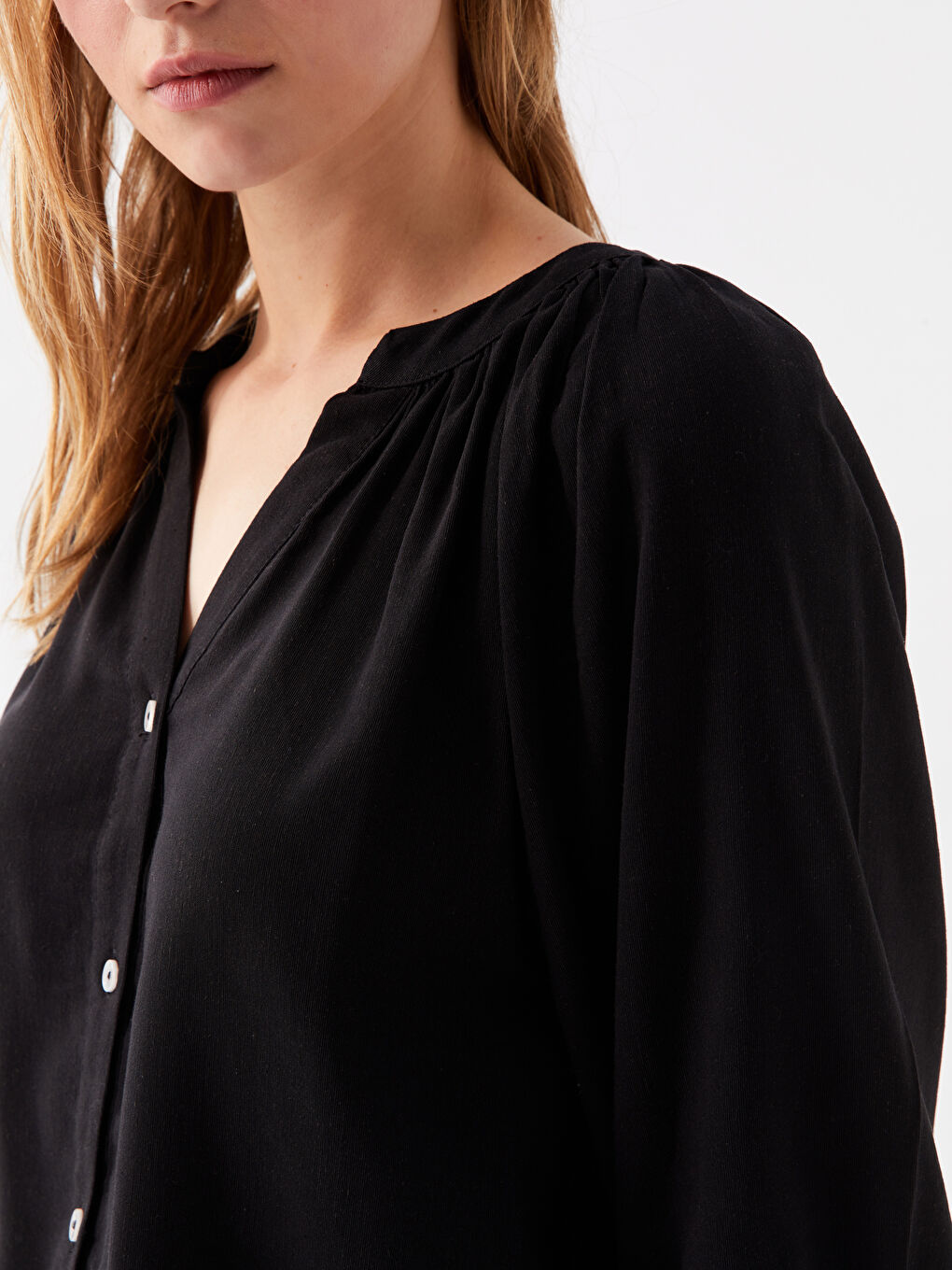 Siyah Kaçık Yaka Düz Keten Karışımlı Kadın Bluz-3