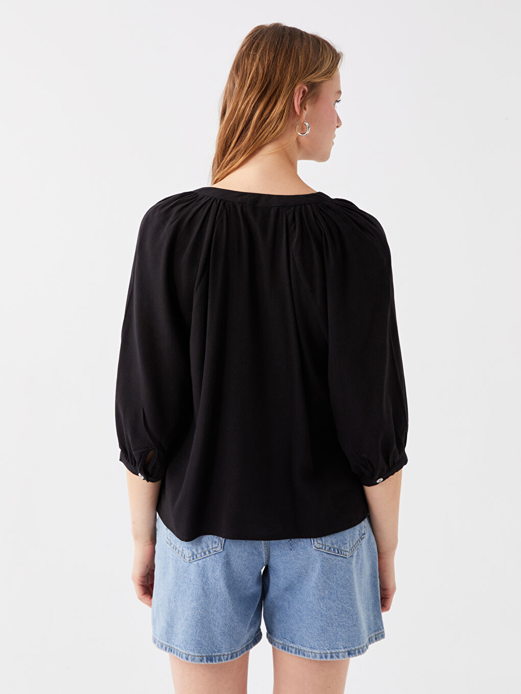 Siyah Kaçık Yaka Düz Keten Karışımlı Kadın Bluz-4