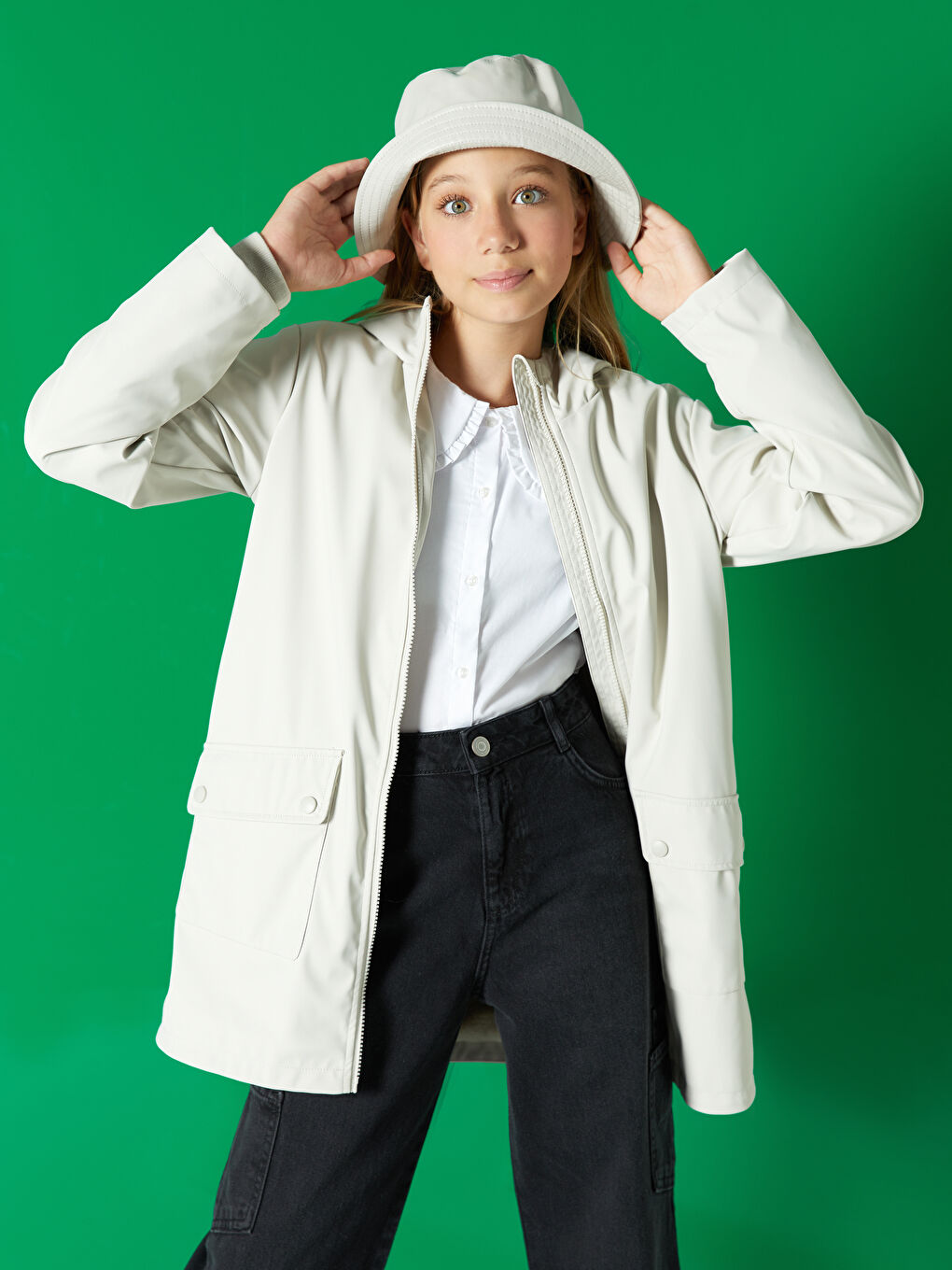 LCW Kids Kapüşonlu Kız Çocuk Deri Görünümlü Mont -W30140Z4-FXP