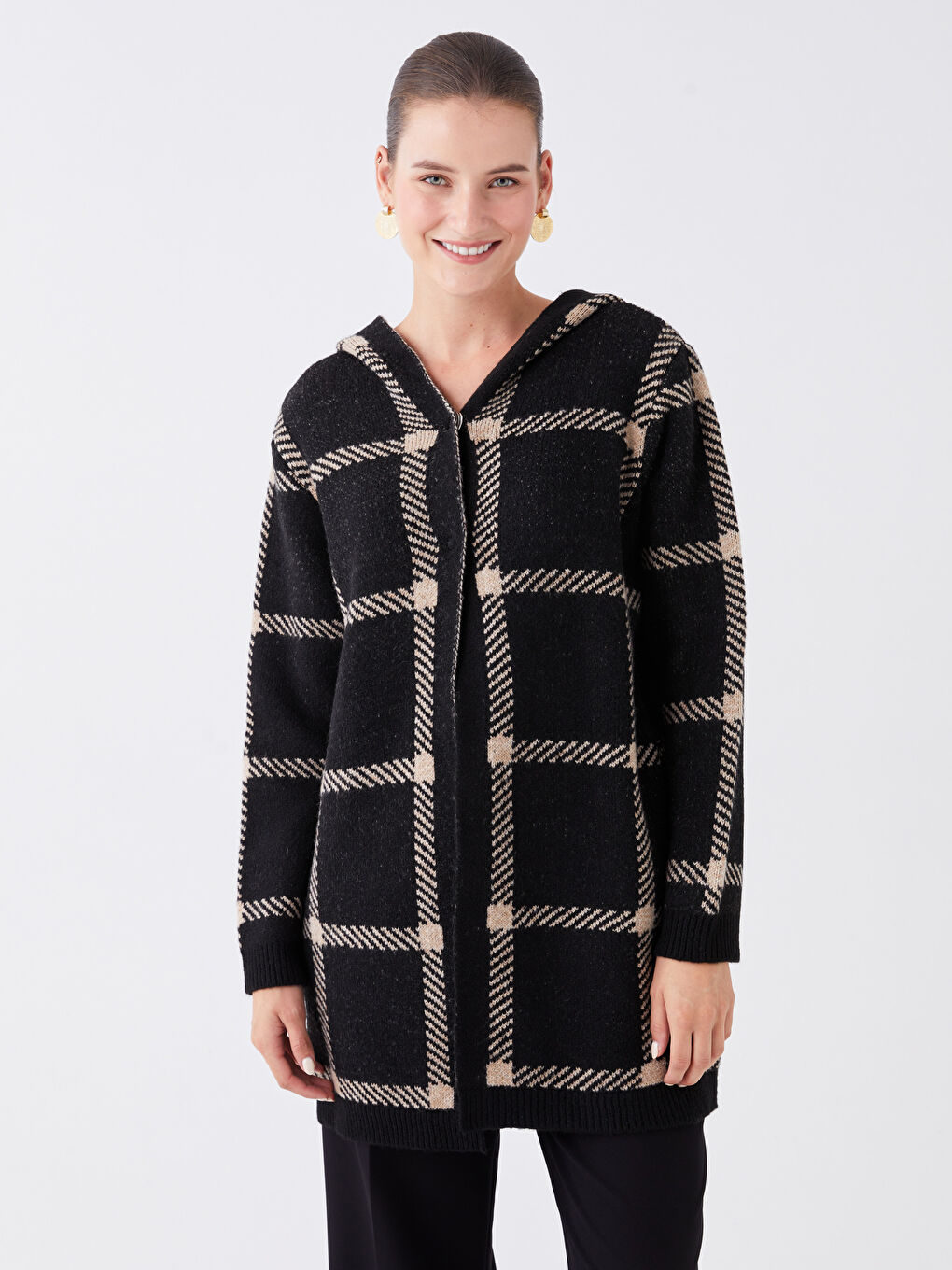 Siyah Kapüşonlu Ekose Uzun Kollu Kadın Triko Hırka
