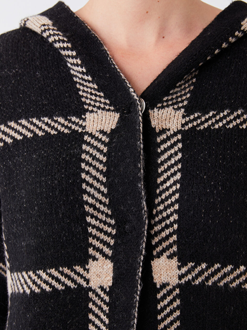 Siyah Kapüşonlu Ekose Uzun Kollu Kadın Triko Hırka-3