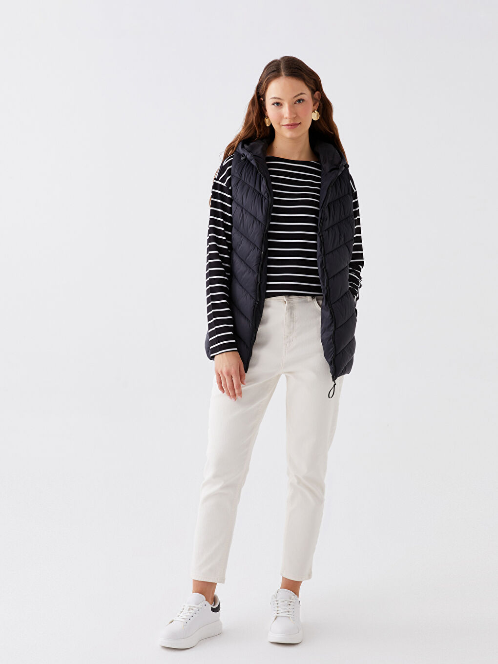 Vestă matlasată simplă cu glugă pentru femei-1